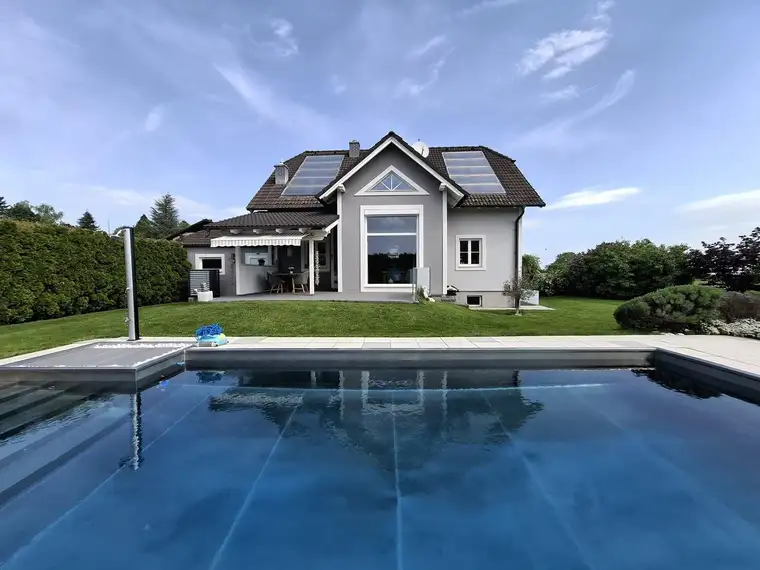 Traumhaftes Einfamilienhaus mit Pool und sensationellem Fernblick