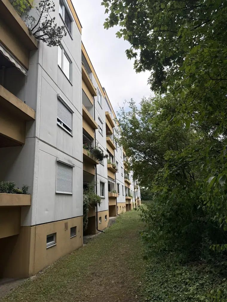 3 Zimmer + Balkon + Parkplatz
