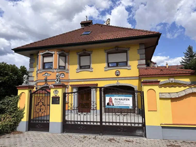 Einzigartige Liegenschaft mit Garage und Pool!
