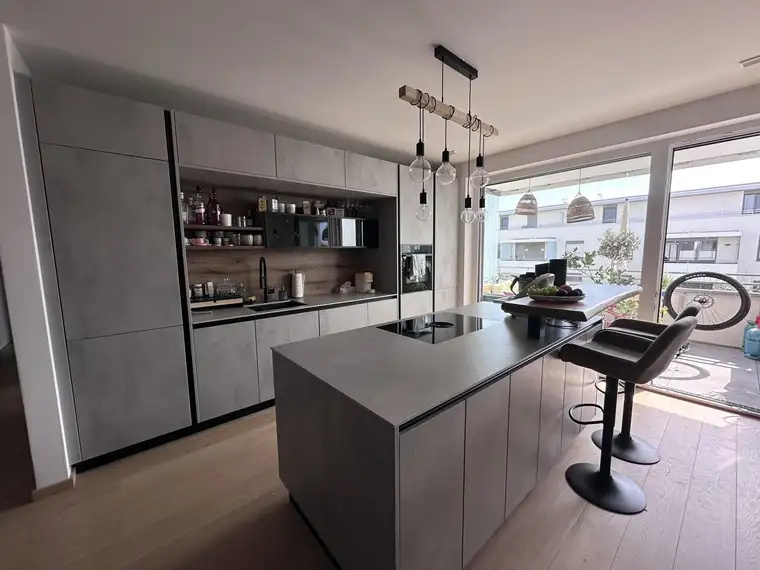 Moderne 3-Zimmer Wohnung mit Loggia und Tiefgaragenstellplatz!