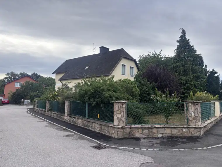 Charmantes Einfamilienhaus mit großem Grundstück und viel Potenzial