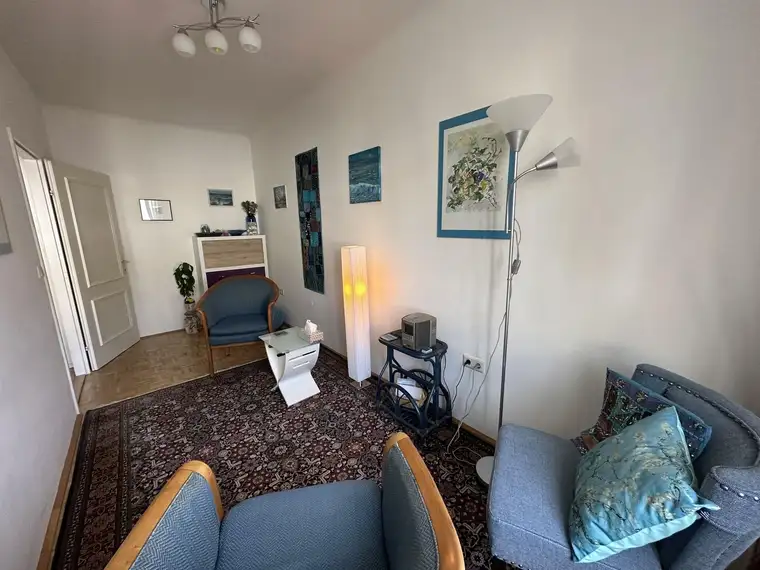2,5-Zimmer Wohnung im 3. Stock mit Lift in zentraler Lage! WG-geeignet!