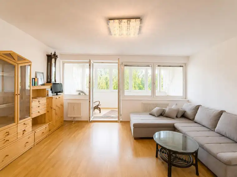 Helle, freundliche Wohnung mit Loggia
