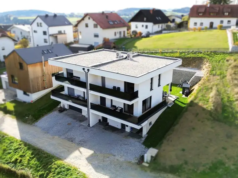 Lichtdurchflutete Doppelhaushälfte mit Garten, Terrasse und Balkon