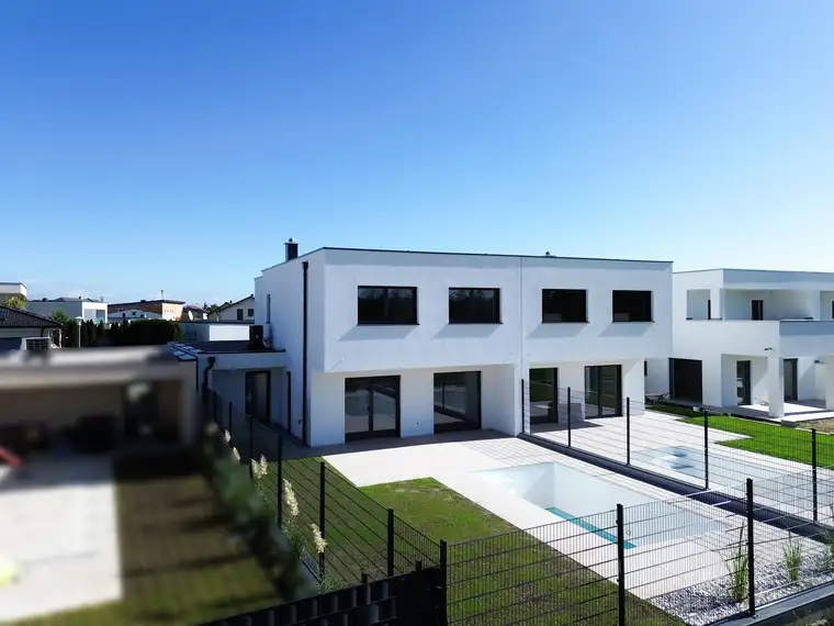 Modernes Wohnen mit Pool in ruhiger Sackgassenlage