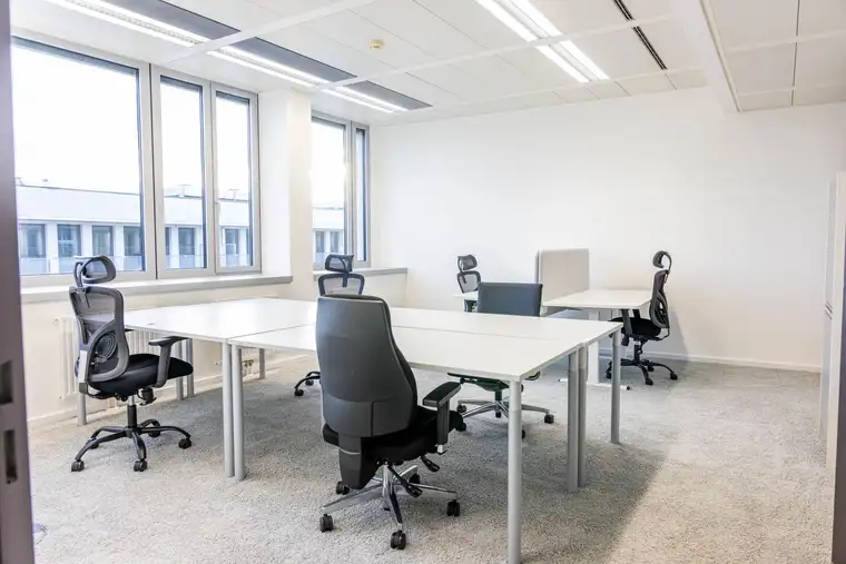 Exklusives Büro mit 5 Arbeitsplätzen in Gemeinschaftsfläche, inkl. kompletter Servicierung - EURO PLAZA 1120 Wien