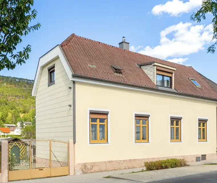 Gepflegtes Einfamilienhaus mit großem Garten &amp; Dachterrasse