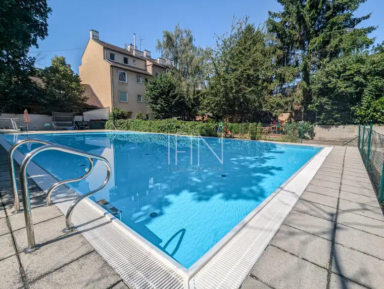 BIETERVERFAHREN! Wohnglück mit Garten &amp; Pool – 3-Zimmer-Rückzugsort zum Ankommen und Wohlfühlen