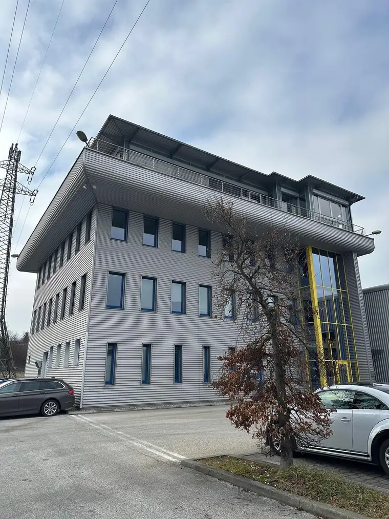TOPMODERNE Büroflächen - auch teilbar - direkt bei der Autobahnabfahrt Wörgl West