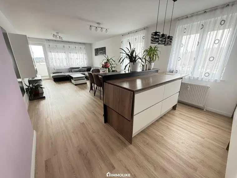 Top aufgeteilte, sanierte 4-Zimmer-Wohnung | Loggia | Lift | oberstes Geschoss | Weitblick