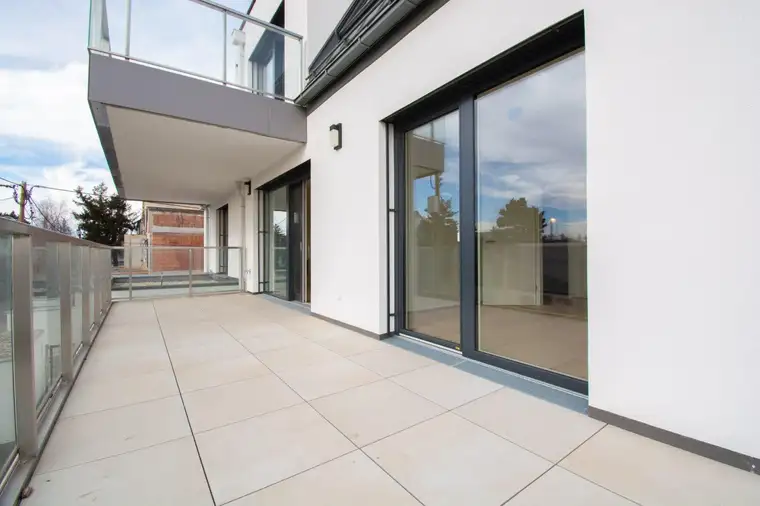 ERSTBEZUG: 4-ZIMMER-WOHNUNG MIT HOCHWERTIGER EINBAUKÜCHE UND SÜDTERRASSE!