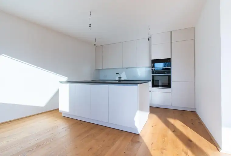 ERSTBEZUG! 3-ZIMMER-WOHNUNG MIT WESTBALKON UND OSTTERRASSE IN RUHELAGE NAHE LOBAU