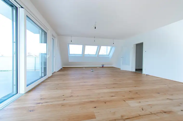 Wohnglück pur: 5-Zimmer-Wohnung mit zwei Freiflächen in absoluter Ruhelage