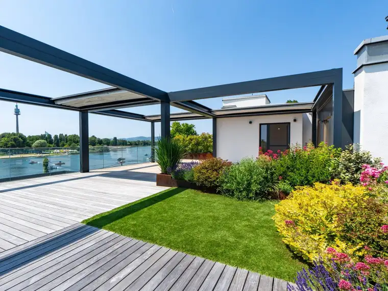Lebensqualität auf höchstem Niveau! Penthouse mit über 400 m² Fläche zum Leben &amp; Genießen in Bestlage an der Alten Donau – unverbaubarer Blick aufs Wasser inklusive!