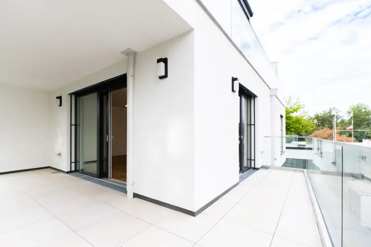 ERSTBEZUG: GROẞZÜGIGE 2-ZIMMER-WOHNUNG DIREKT AN DER ALTEN DONAU!