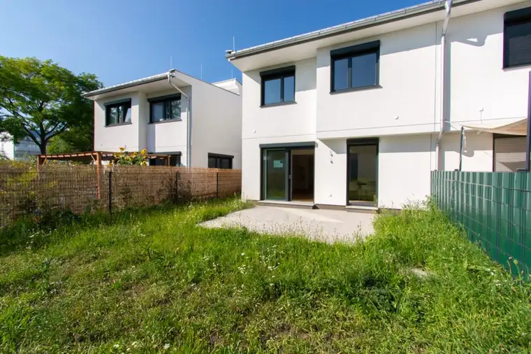 MODERNE DOPPELHAUSHÄLFTE NAHE GEWERBEPARK STADLAU UND BADETEICH HIRSCHSTETTEN