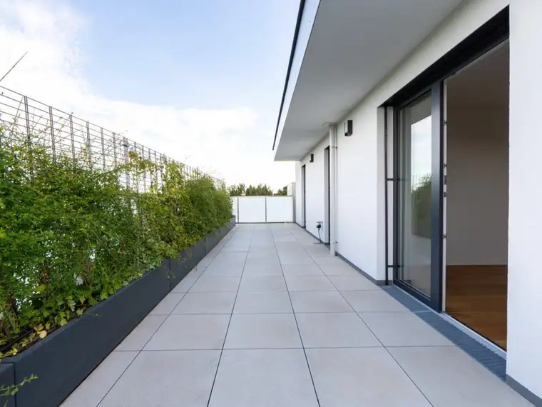 WOHNEN MIT WEITBLICK: 4-ZIMMER-DACHGESCHOSSWOHNUNG MIT 3 TERRASSEN &amp; MODERNER EINBAUKÜCHE