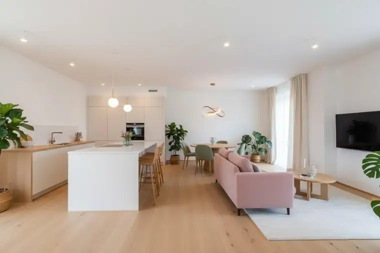 MODERNE 2-ZIMMER-EIGENTUMSWOHNUNG AM FUSS DES BISAMBERGS – PERFEKTER GRUNDRISS &amp; SÜDWEST-TERRASSE