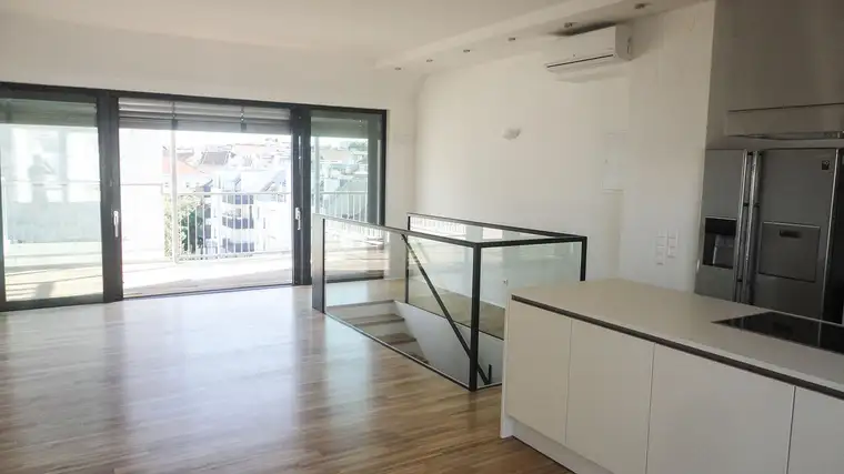 Exklusive DG-Maisonette mit 3 Schlafzimmern und großer Terrasse in Wien, 18. Bezirk