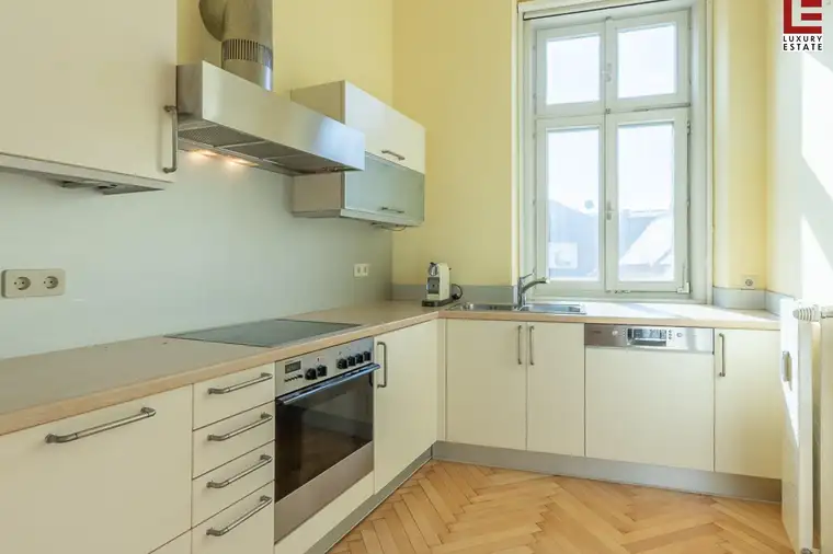 Moderne Altbauwohnung in der Innenstadt