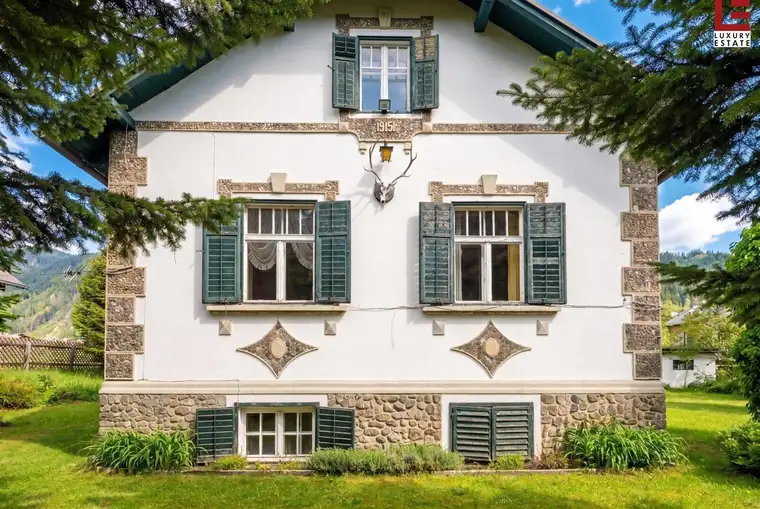 Preiswertes Gut mit ca.16.700 m2 Grund &amp; sanierungswürdiger Stil-Land-Villa