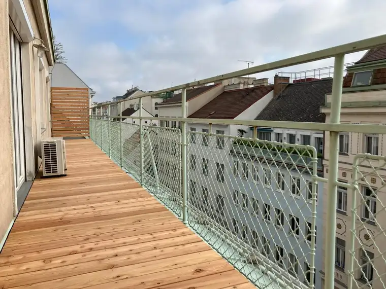 Charmante, klimatisierte 2-Zimmer-Wohnung mit großer Terrasse im Piaristenviertel nahe der Grenze zum 1. Bezirk!