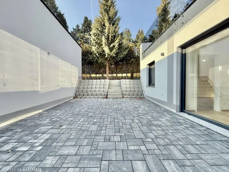 Daniel Robin Schmidt, Immobilien Sablatnig