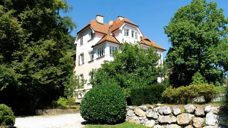 HISTORISCHE VILLA MIT EINZIGARTIGEM CHARME! Stilvolle Residenz in Ruhelage!
