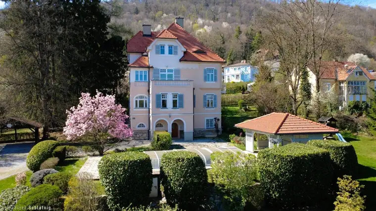 RARITÄT IM VILLENVIERTEL GRAZ-EGGENBERG! Historische Villa auf großem Grundstück mit Altbaumbestand in absoluter Ruhelage!