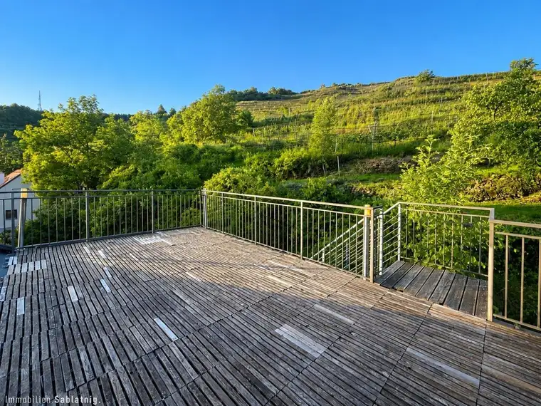 Charmante 2-Zi-Wohnung in Imbach mit Terrasse, Garage &amp; moderner Einbauküche!