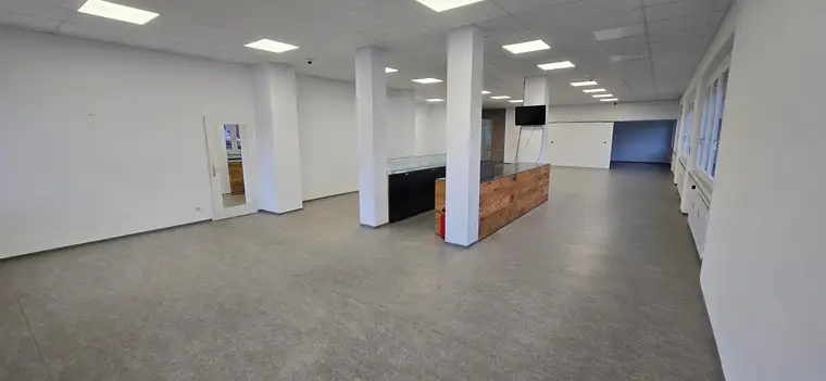 gut gelegenes Geschäftslokal in Bregenz. Auch ideal als Praxis, Kanzlei oder Büro.
