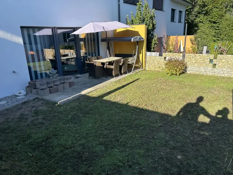 Neuwertiges Reihenhaus mit Garten, Terrasse und Garage in Kirchschlag