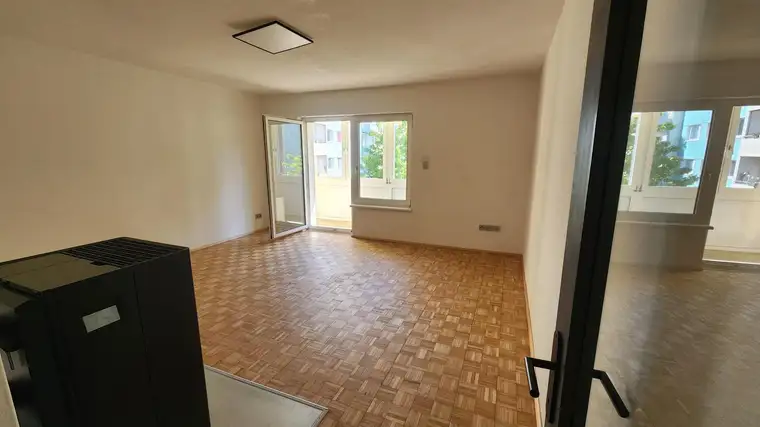 Frisch sanierte 2-Zimmer Wohnung mit Loggia