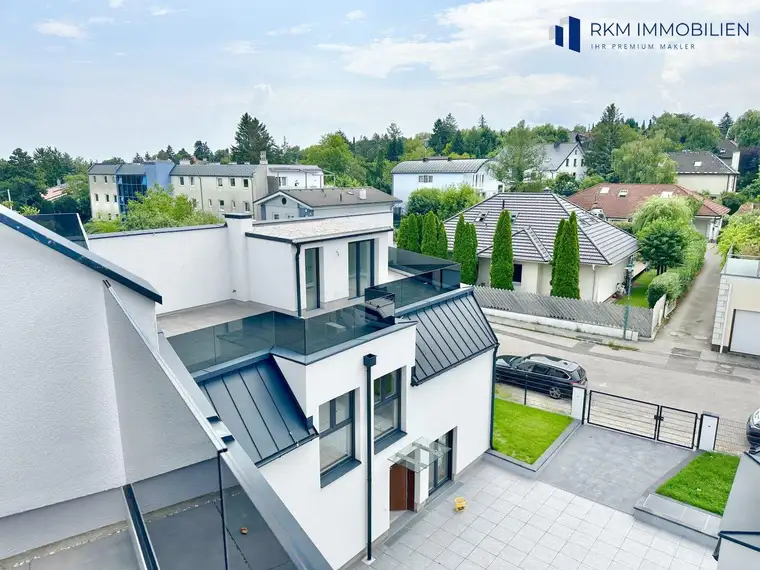 Neubau-Reihenhaus mit Garten und Dachterrasse, nahe dem Wienerwald