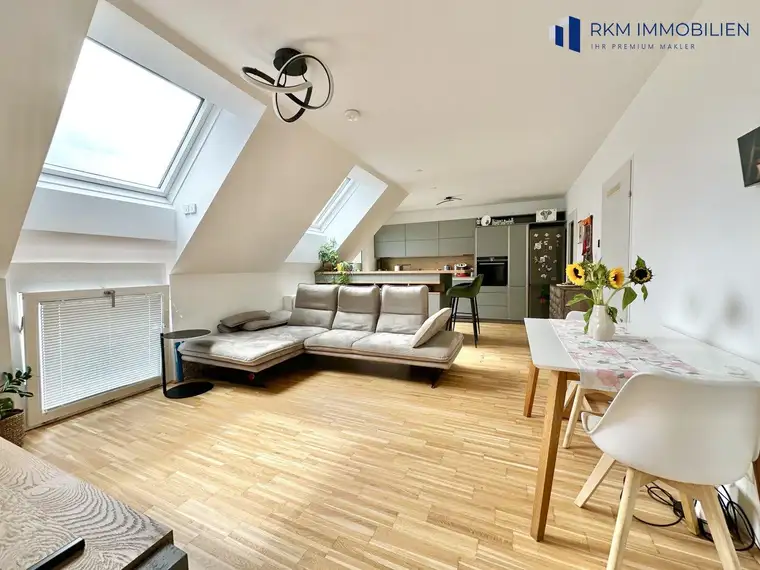 Moderne Dachgeschosswohnung mit Balkon in perfekter Lage in 1130 Wien