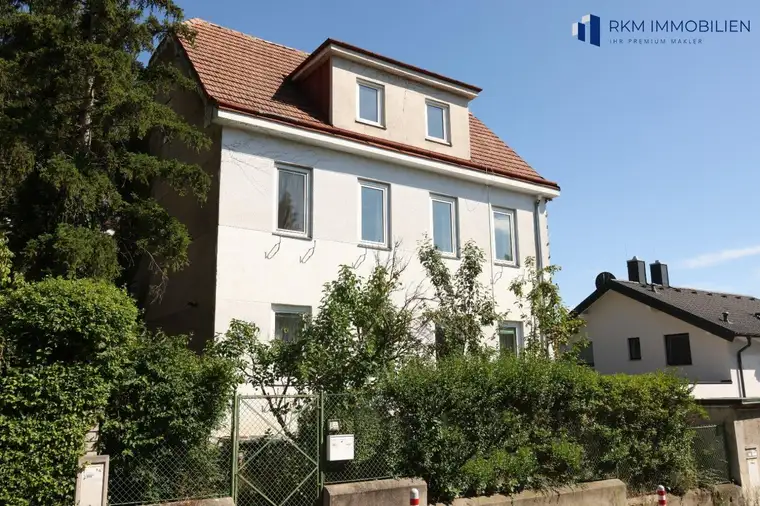 Geräumiges Mehrfamilienhaus in TOP Lage, 9 Zimmer, Garten, Balkon und Garage