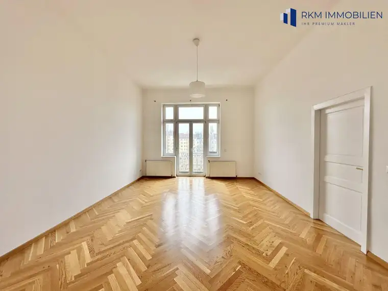 Klassische Wiener Altbauwohnung mit 4 Zimmern und Balkon mit Blick auf den Donaukanal