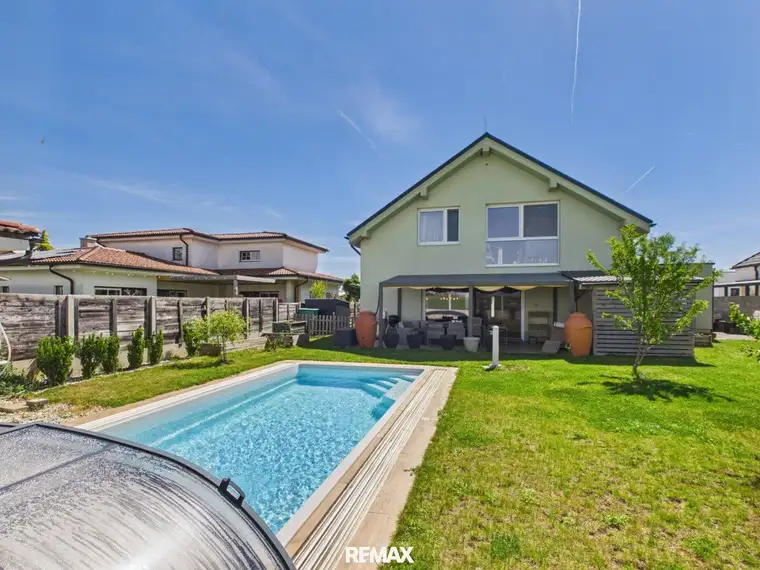 Einziehen &amp; genießen: Modernes Smart-Home mit Pool, Sauna und Doppelgarage in Nickelsdorf