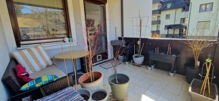 Modernisierte 4-Raum-Wohnung mit Balkon und Einbauküche in Scheifling