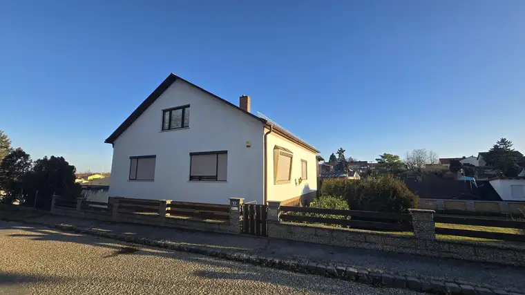 Wohnidylle in Zistersdorf: Charmantes Ein / Zweifamilienhaus mit Garten, Garage und viel Platz!