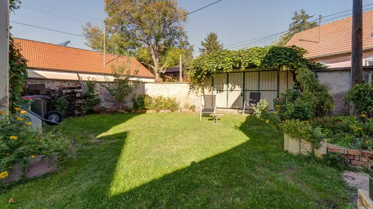 Ein oder Mehrfamilienhaus in modernisiertem Zustand