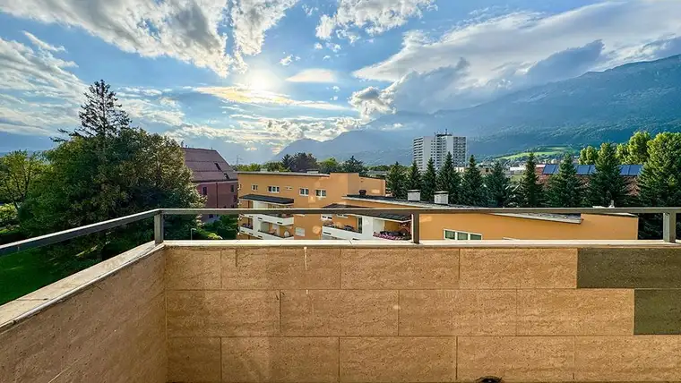 Barrierefreie, WG taugliche 3 Zimmer-Wohnung mit viel Potential 