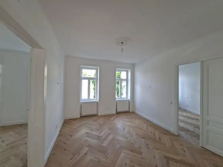 PROVISIONSFREI! 4-Zimmer Altbauwohnung im 13ten, frisch renoviert!