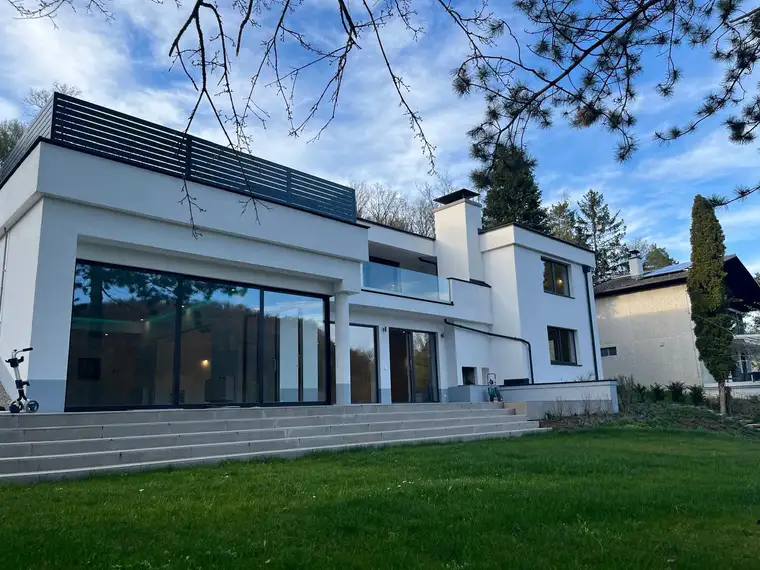 Exklusive Villa mit Indoor-Spa &amp; beeindruckendem Wohnkonzept in Bestlage von Kaltenleutgeben