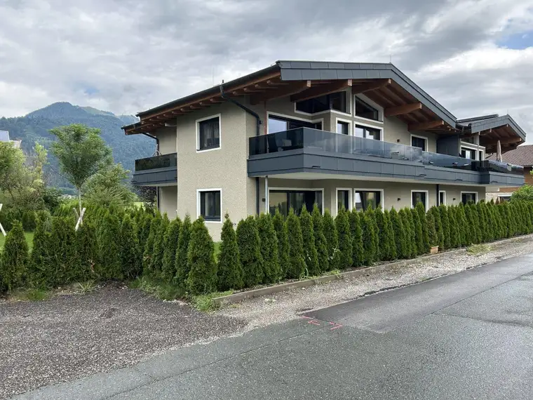 Privatsphäre &amp; Panorama – großzügige Gartenwohnung mit zwei Terrassen in Ruhelage von Kössen