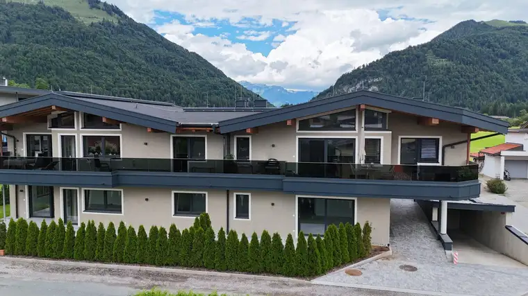 Exklusives Wohnen in Ruhelage – Neubau mit nur vier Wohneinheiten in Kössen, Top 2 im Erdgeschoss