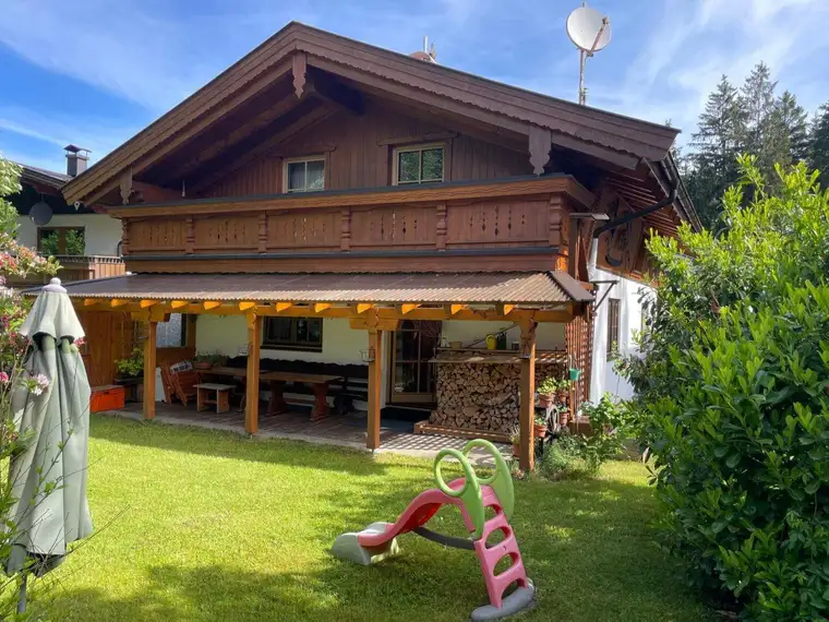 Wohnen mit Bergblick: Großzügiges Haus in Schwendt mit Garten, Balkon &amp; 6 Zimmern