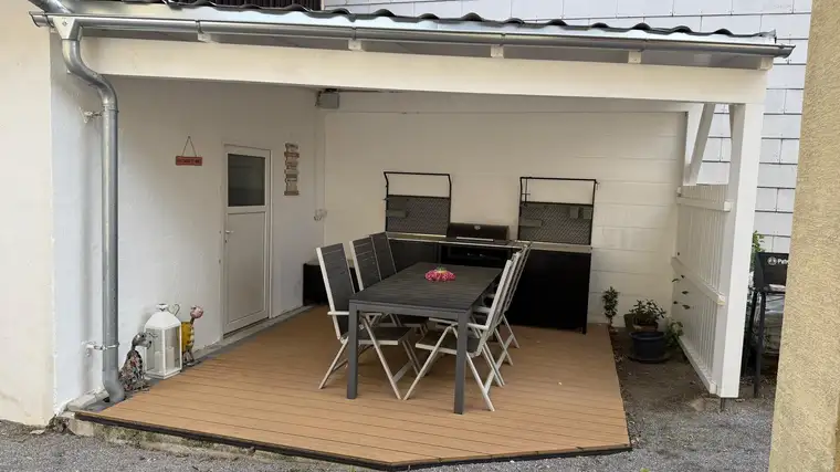 Inmitten der Sooßer Weingärten - Zweifamilienhaus mit Traumgarten!
