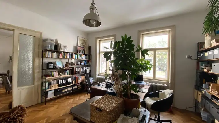 Jahrhundertwende Haus auf Eigengrund in zentraler Ruhelage, sanierungsbedürftig und ausbaufähig mit 350 m2 Garten