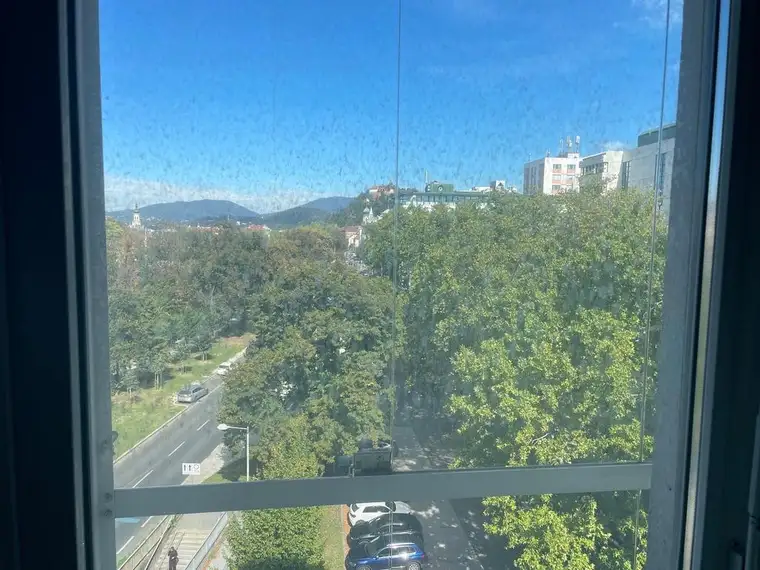 Garconniere mit Schlossbergblick und Parkplatz, ideal für Studierende und Pendler